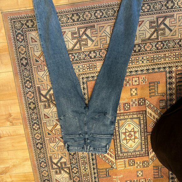 Good American Jeans - Picture 7 of 7